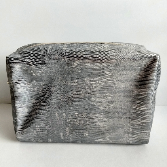 Estee Lauder Cosmetic Bag - Picture 2 of 5